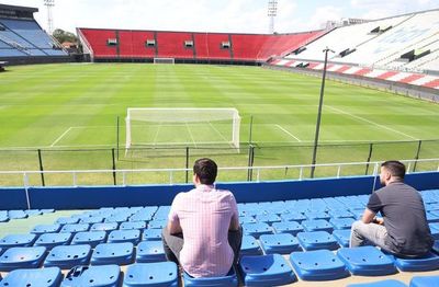 Se retiran los vallados detrás de los arcos - Fútbol - ABC Color