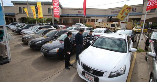 La Nación / Cadam importó 19.000 vehículos livianos y camiones nuevos en octubre