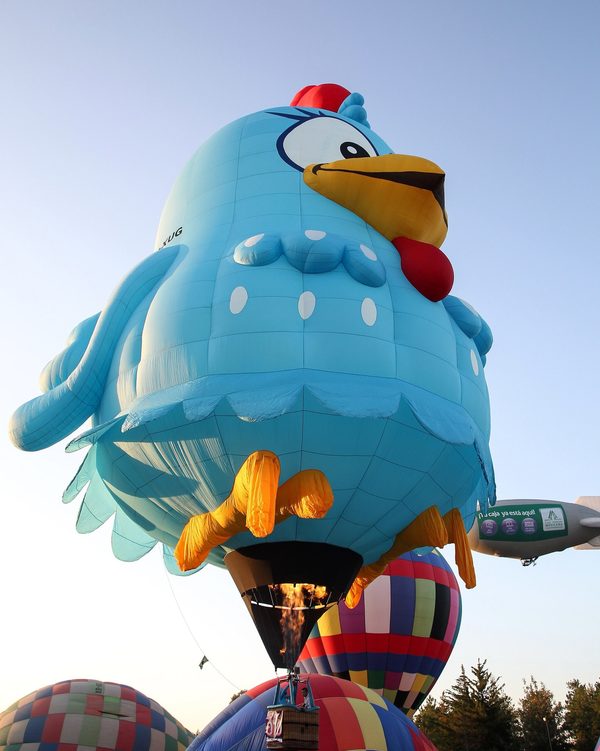 Un centenar de globos aerostáticos colorean el cielo del centro de México - MarketData