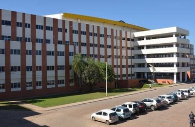 Funcionarios del Hospital de Clínicas a huelga desde el próximo miércoles - ADN Paraguayo