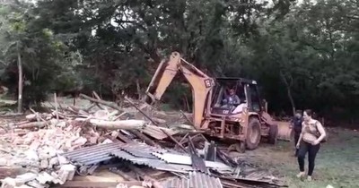 La Nación / Imputan a abogado y oficial de justicia por desalojo irregular en un inmueble de Luque