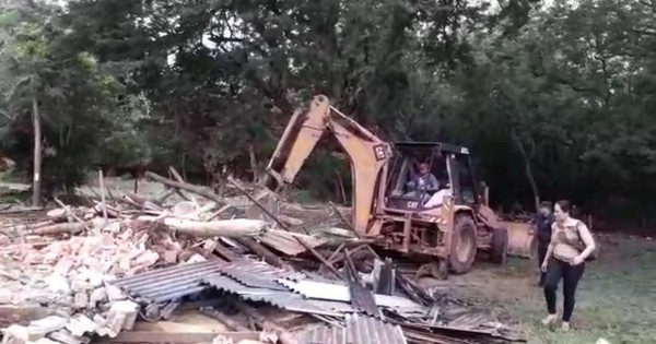 La Nación / Imputan a abogado y oficial de justicia por desalojo irregular en un inmueble de Luque