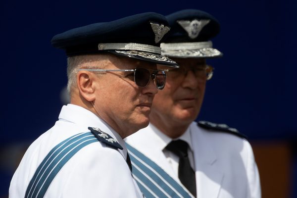 Brasil presenta un avión de transporte militar con motor híbrido que desarrolla - MarketData