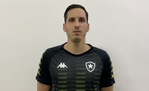 HOY / Suspenden a Fernández por patear un monitor de VAR en Brasil