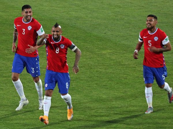 Chile gana su primer partido ante una Perú que se hunde