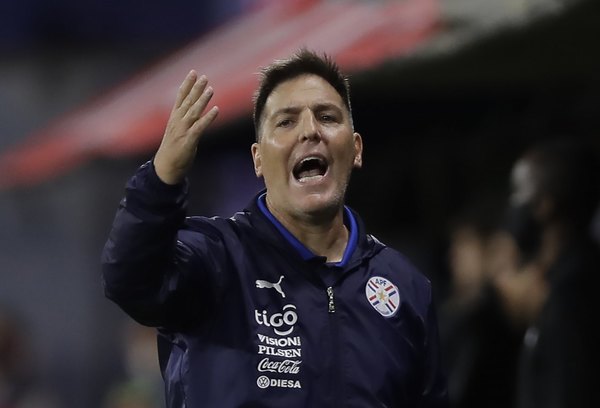 Crónica / Morel: "Está bien que cante el himno"