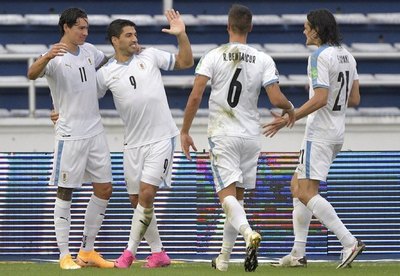 Crónica / Con un fútbol “demoledor” Uruguay goleó a Colombia