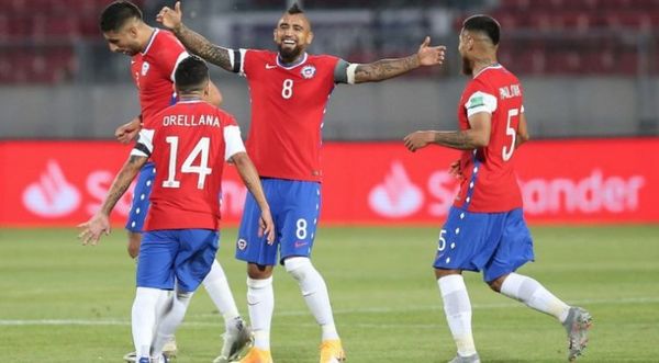 Arturo Vidal, autor de doblete en Santiago para el triunfo de Chile