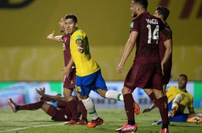 Brasil gana y es líder único de las Eliminatorias