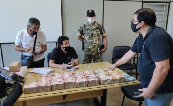 Brasileño detenido con R$ 340.000 en su poder sin poder justificar