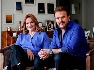Pimpinela canta al año en que "se detuvo el tiempo" en su primer show virtual