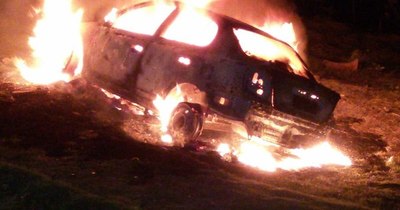 La Nación / Hallan cadáver calcinado en un auto en la zona de Remanso