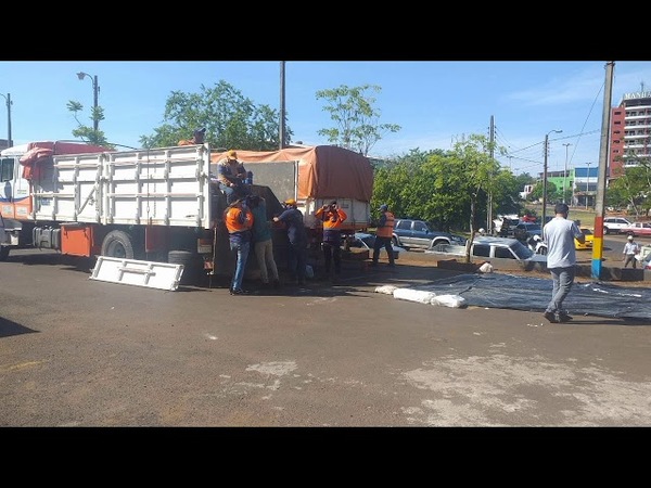 LLEGA KITS DE ALIMENTOS PARA UNOS 240 COMERCIANTES DEL MERCADO MUNICIPAL