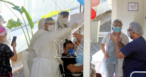 La Nación / Los médicos españoles piden dimisión del coordinador sanitario del gobierno