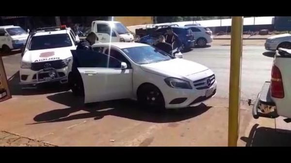 Jóvenes chocan contra patrullera y agreden a comunicador - ABC en el Este - ABC Color