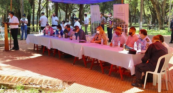 Senadores escuchan inquietudes de pobladores de Mayor Otaño