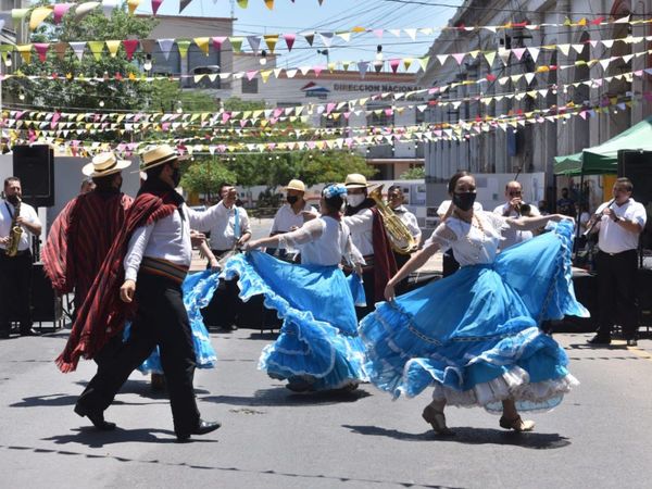 Con presencia de artistas dieron inicio a feria artesanal en La Recova