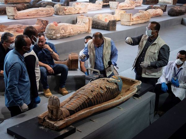 Descubrimiento de más de 100 sarcófagos intactos en Egipto, un verdadero "tesoro"