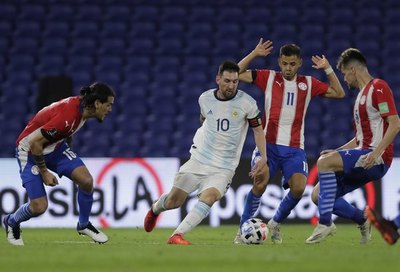 El chequeo del VAR y la anulación del gol a Messi