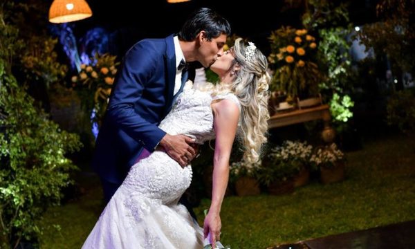 ¡Conejo Benítez se pasó al equipo de los casados! El pelotero tuvo una emotiva boda