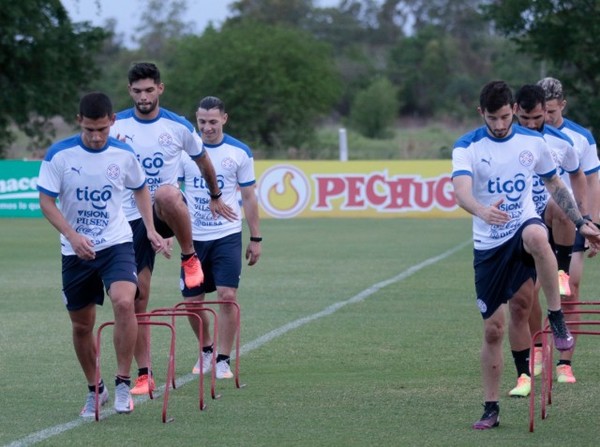 La Albirroja intensifica sus preparativos - APF