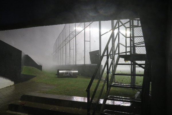 Por el diluvio caído, suspenden el partido Sol-River