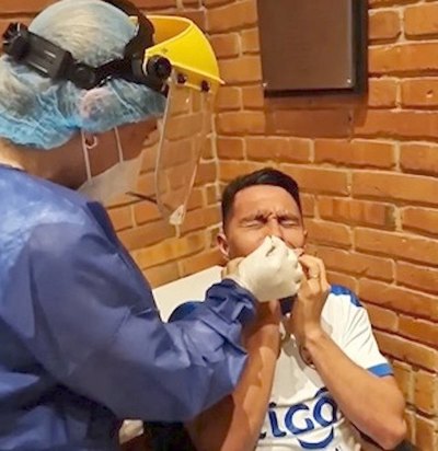 Crónica / Oiméne los peloteros ikuerái del hisopado