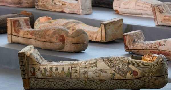 La Nación / Descubren en Egipto más de 100 sarcófagos intactos