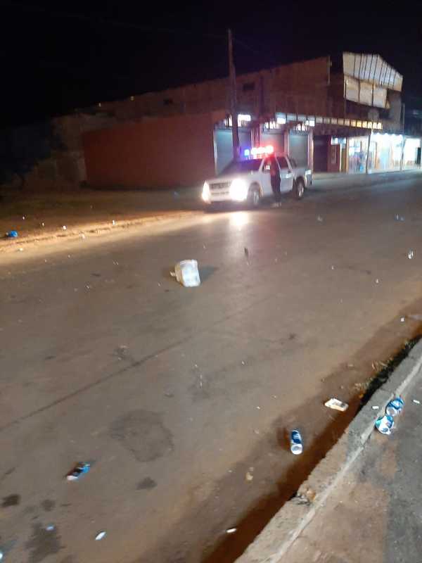 Turba de BORRACHOS ataco a PATRULLA de la POLICIA en Hernandarias