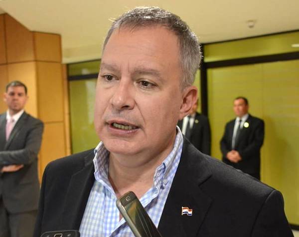 Convención liberal es "un amague raquítico de un referéndum", sostiene senador