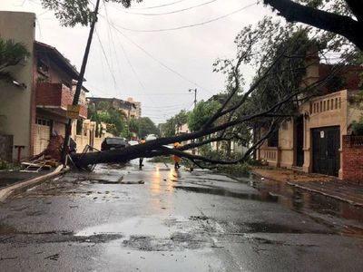 Temporal que azotó Asunción y Central deja graves destrozos