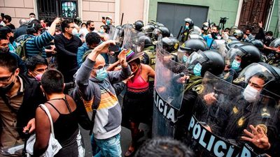Dos fallecidos por la represión policial contra las protestas en Perú