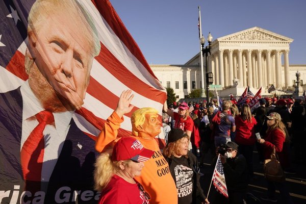 Violenta protesta a favor de Trump deja heridos y detenidos