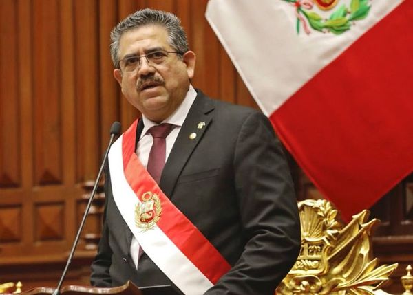 Merino anunció su renuncia a la presidencia en Perú al verse acorralado - Mundo - ABC Color
