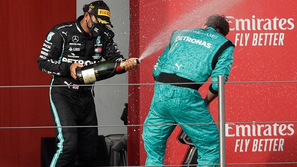 El mundo de la Fórmula 1 se rinde a los pies de Hamilton » Ñanduti