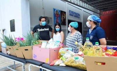 HOY / Joven pidió víveres como regalos por sus 15 años y los donó al hospital de su ciudad