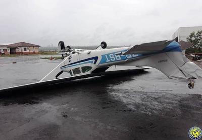 TORMENTA DESTROZA AVIONETAS •