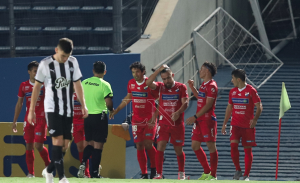 HOY / Nacional supera a Libertad y sube a la cima del torneo