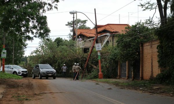Barrios de Asunción y Área Metropolitana aún siguen afectados tras destrozos por tormenta