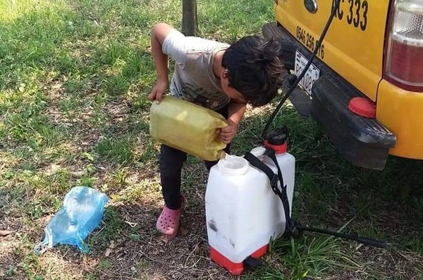 Crónica / HÉROE DE 6 AÑITOS: Criatura emocionó a bomberos al apagar fuego