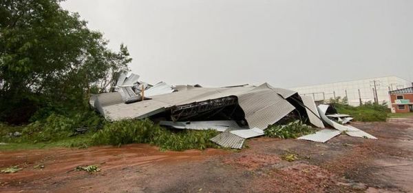 Colapsa hangar en el aeropuerto Silvio Pettirossi