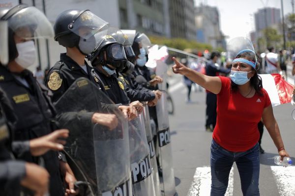 Congreso impide elección de la primera presidenta de Perú en plena de crisis - Mundo - ABC Color