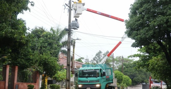 La Nación / Unos 10 mil usuarios de la Ande siguen sin el servicio de energía eléctrica