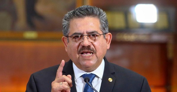 La Nación / Perú queda temporalmente sin presidente ni jefe del Congreso