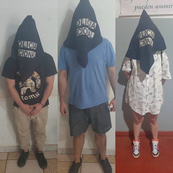 Detienen a dos hombres y una mujer por chocar contra patrullera y agredir a policías
