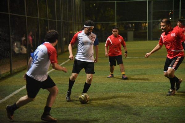 "No podés tomar en la cancha, pero sí en la calle" – Prensa 5