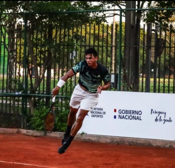 El Pedrojuanino HERNANDO ESCURRA es campeón del circuito nacional de tenis profesionales