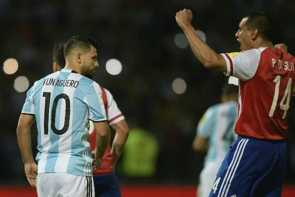 'Kun' opinó sobre el Argentina-Paraguay y recordó el penal en Córdoba