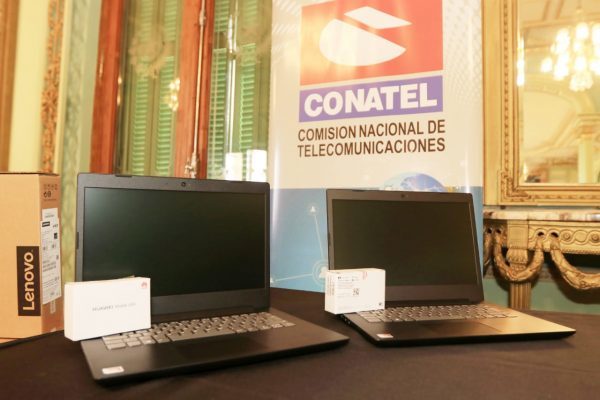 Facultades de la UNA reciben 800 notebooks con acceso gratuito a internet | OnLivePy