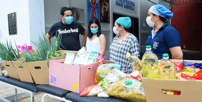 En lugar de regalos por sus 15, jovencita pidió víveres para donar al hospital - Noticiero Paraguay